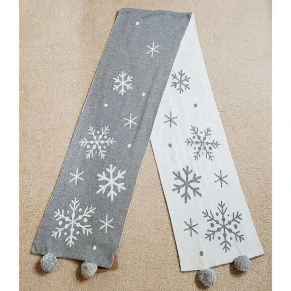 Winter Knit Scarf Gray White Snowflake Pattern Pom Pom Ends Cotton Reversible - Picture 2 of 14